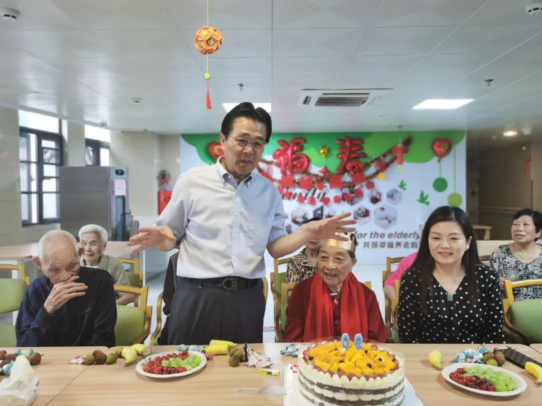 陈奶奶的90岁生日:健健康康,快快乐乐
