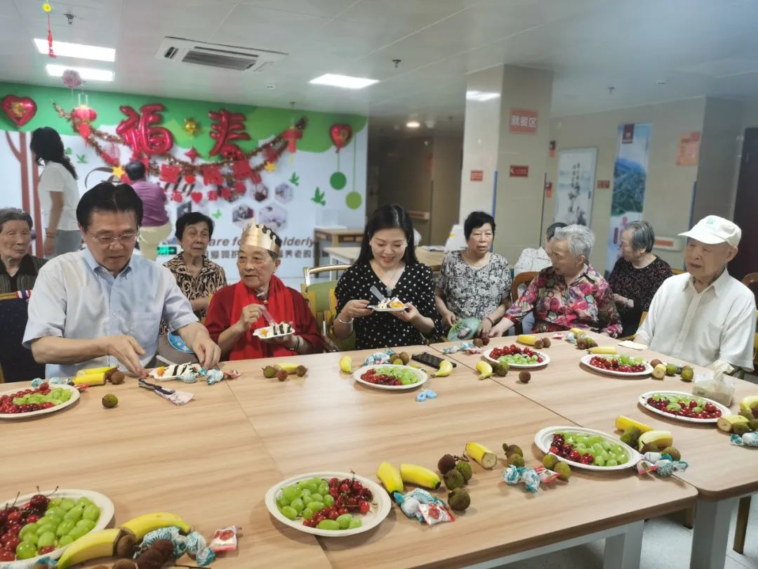 陈奶奶的90岁生日:健健康康,快快乐乐