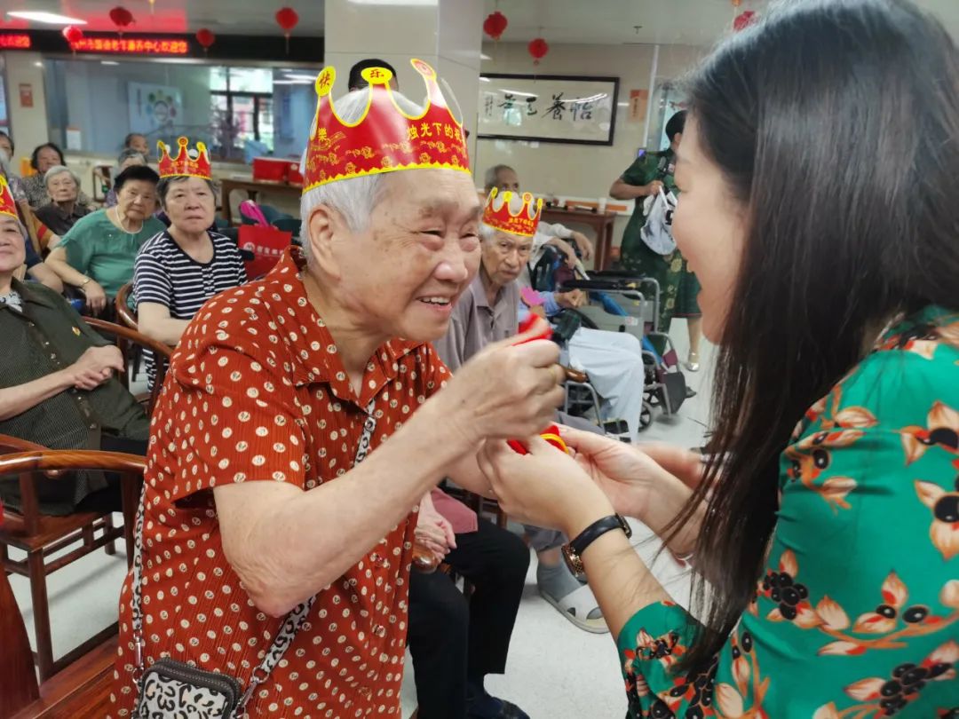 太开心!这场生日会隔着屏幕都透着快乐