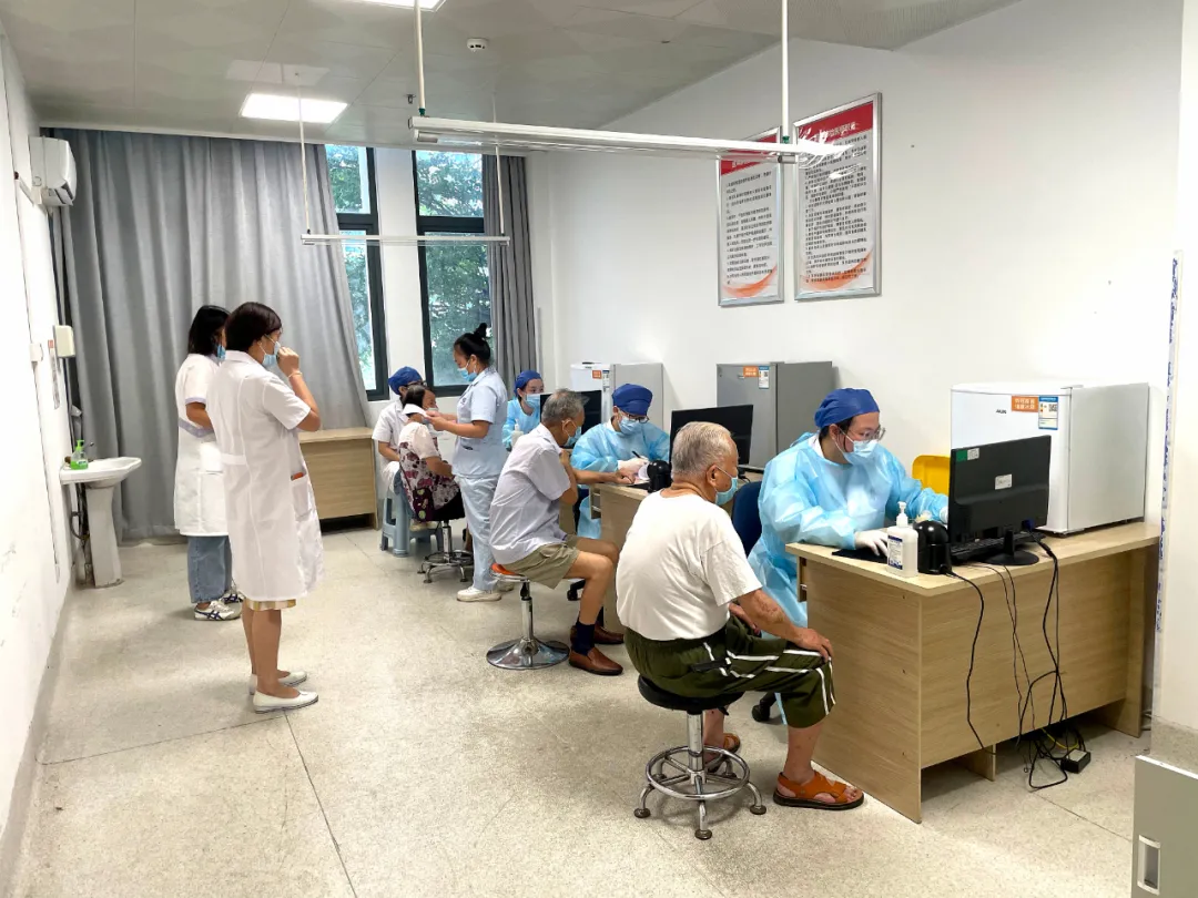 昨天!他们在“家”接种新冠疫苗