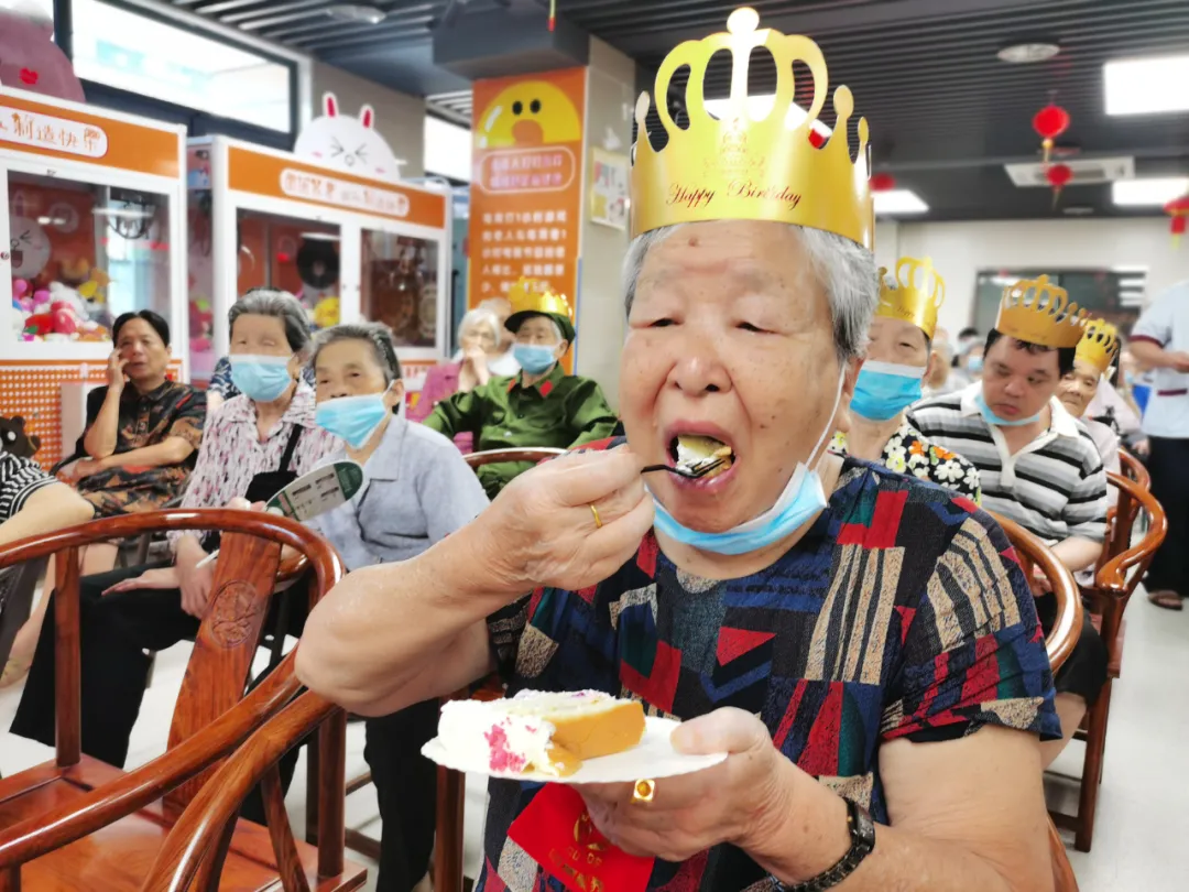 爷爷奶奶,您们笑起来真好看