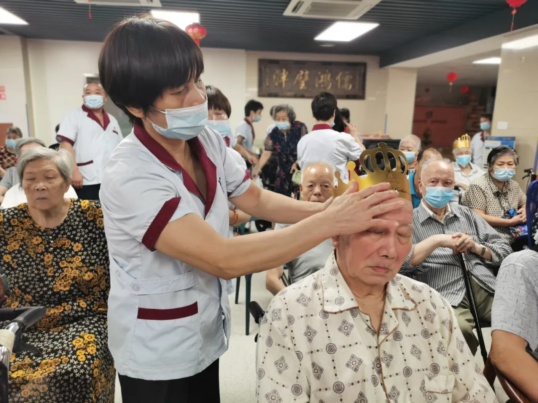 爷爷奶奶,您们笑起来真好看