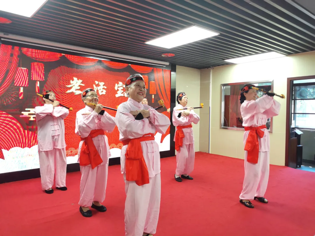 爷爷奶奶,您们笑起来真好看