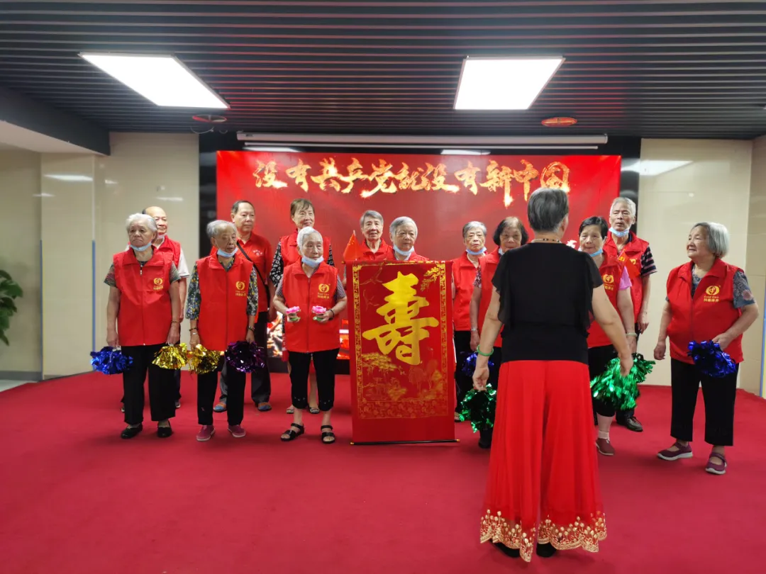 爷爷奶奶,您们笑起来真好看