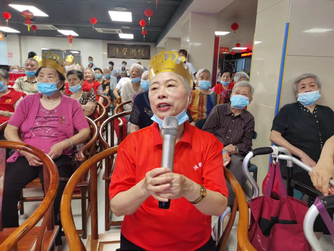 爷爷奶奶,您们笑起来真好看