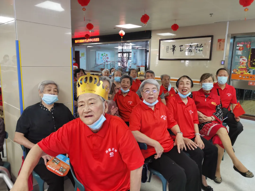 爷爷奶奶,您们笑起来真好看