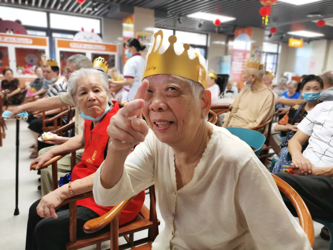 爷爷奶奶,您们笑起来真好看