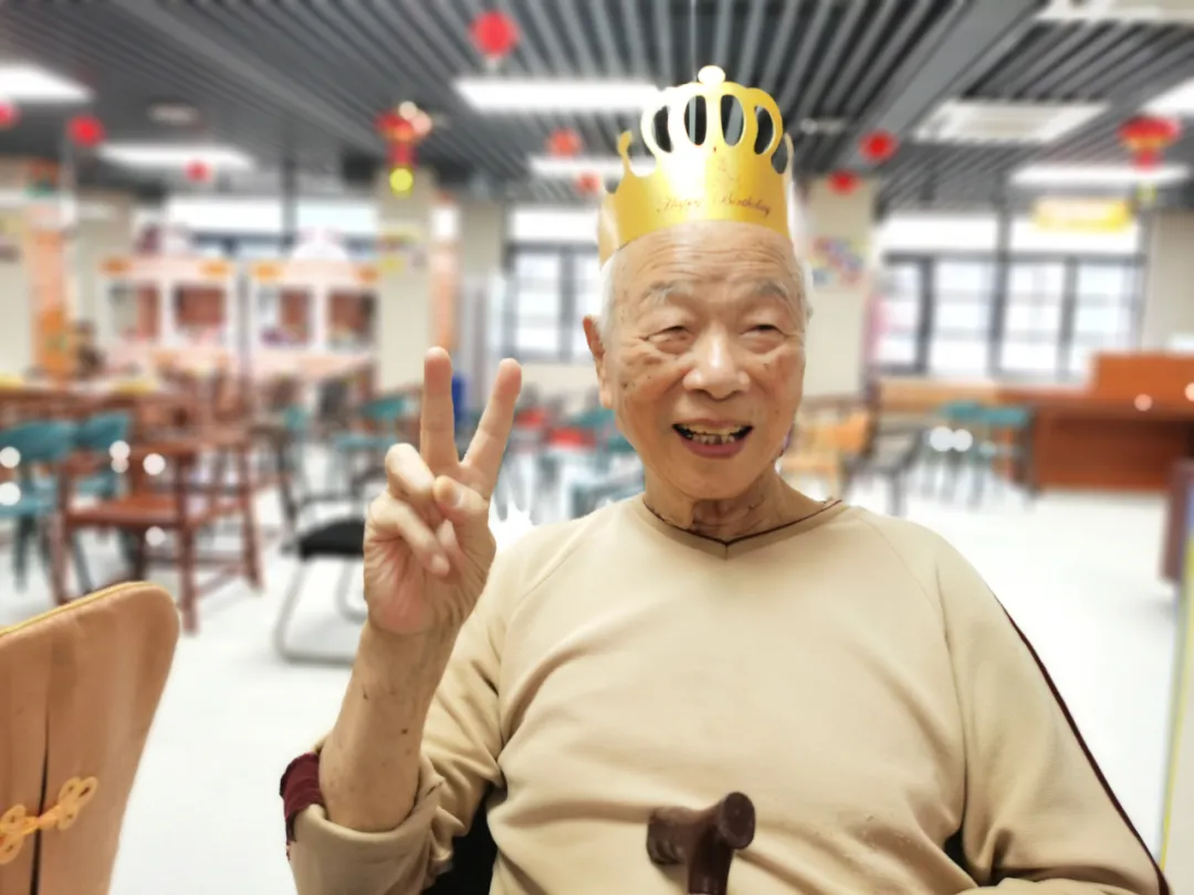 爷爷奶奶,您们笑起来真好看