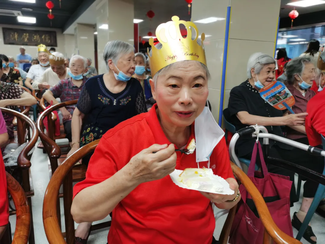 爷爷奶奶,您们笑起来真好看