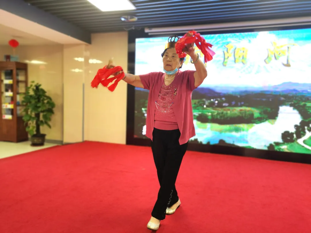 爷爷奶奶,您们笑起来真好看