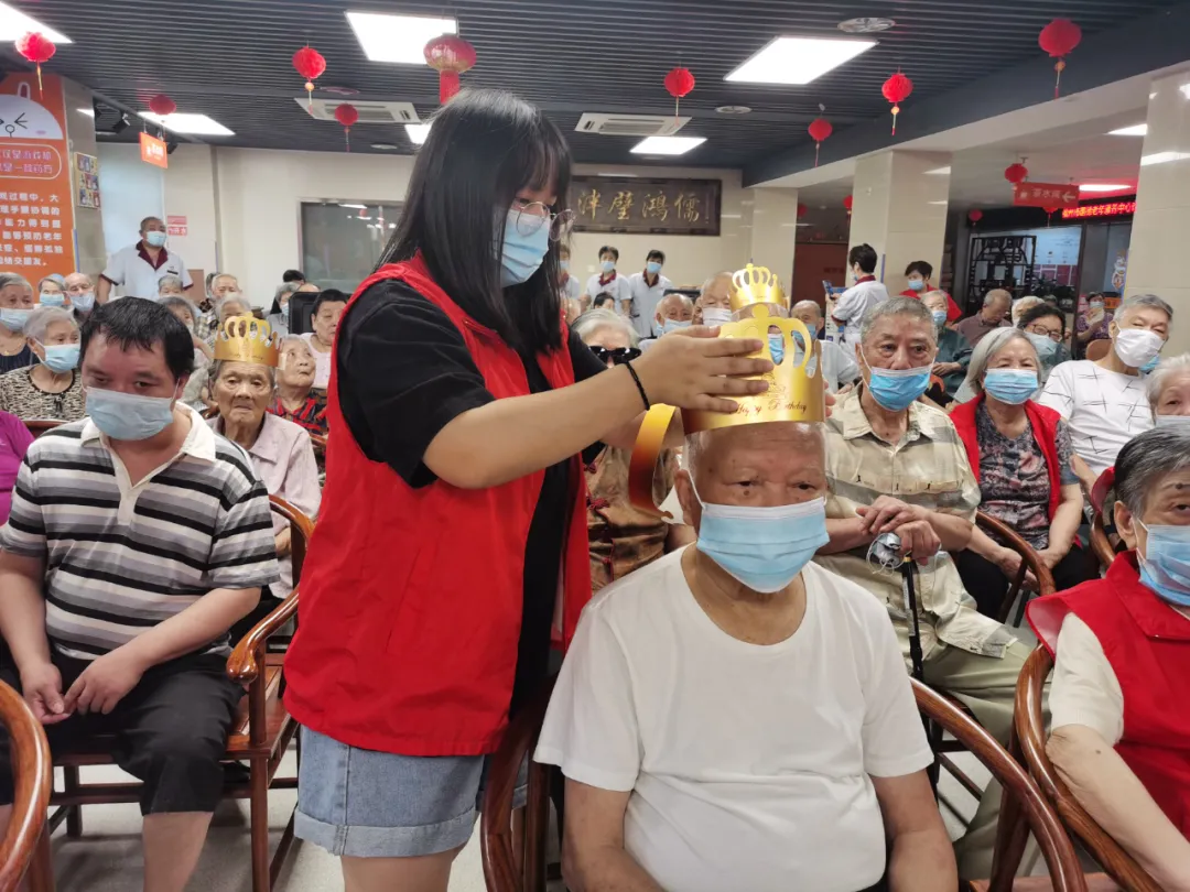 爷爷奶奶,您们笑起来真好看