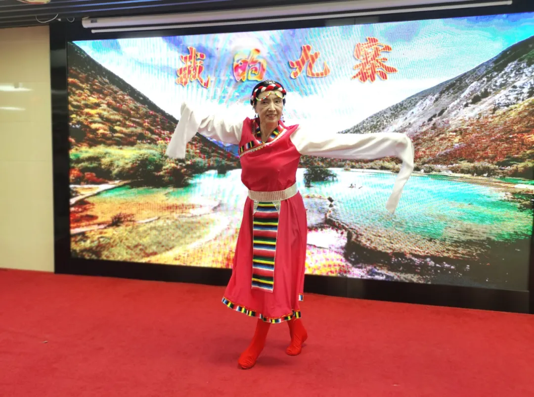 爷爷奶奶,您们笑起来真好看