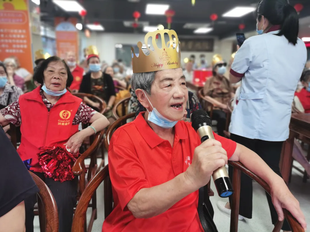 爷爷奶奶,您们笑起来真好看
