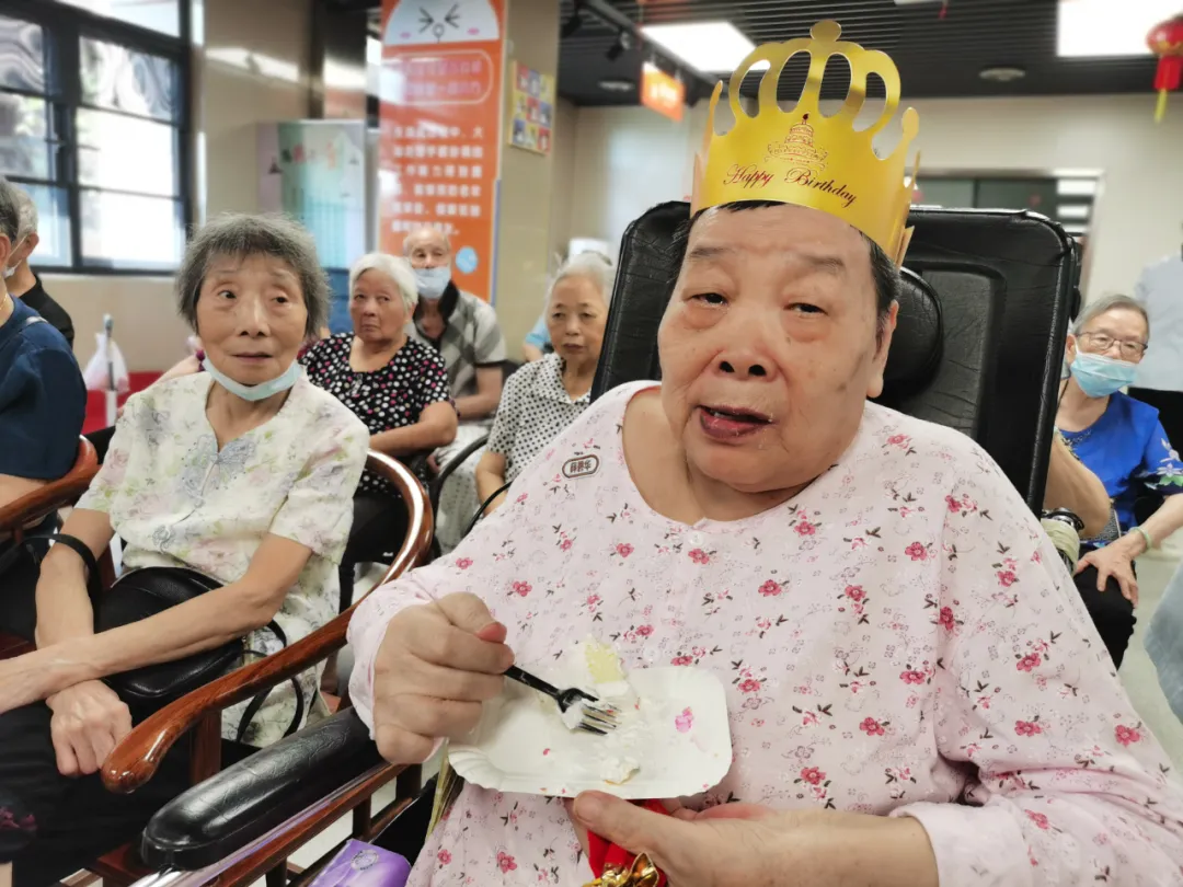 爷爷奶奶,您们笑起来真好看
